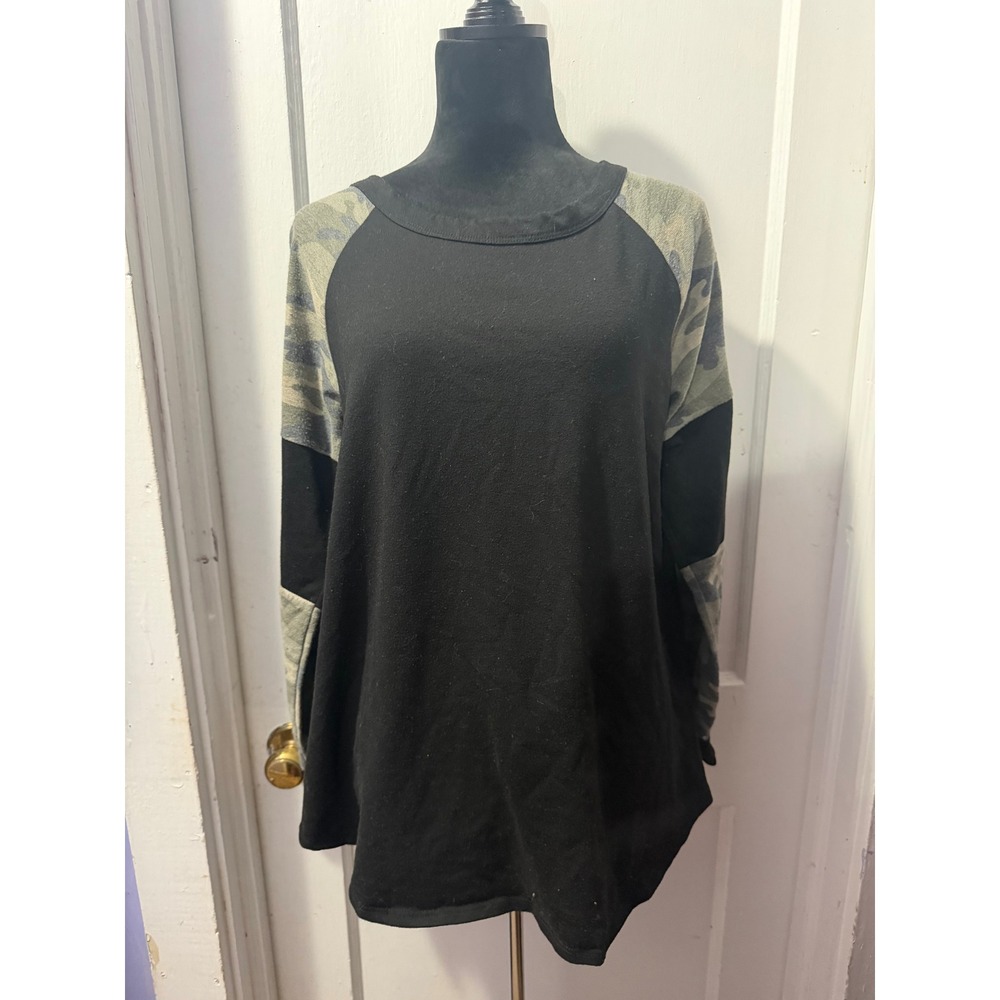 Heimish USA Black and Green Camo Raglan Long Sleeve Top Large